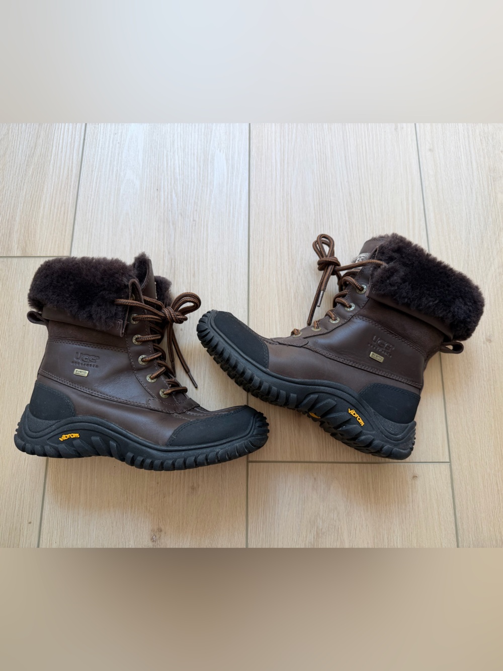 Women’s UGG Adirondack II Boots size 7